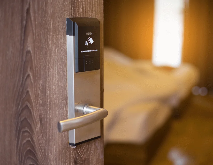 Una serratura elettronica collegata a Resort Manager